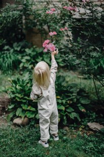 How to Design a Beautiful Child-Friendly Garden (1)