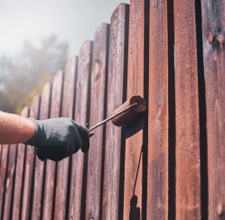 Fencing in the Backyard? How to Create a Quality Permanent Border