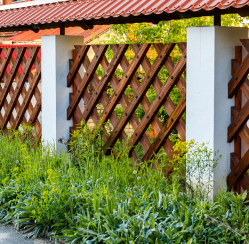 Pets, Privacy, and More: How To Choose a Fence Based on Your Needs