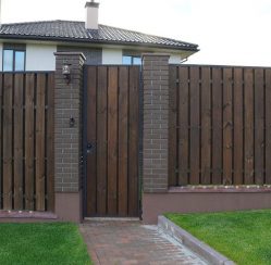 Bordering Your Garden? How to Put Up a Fence in Your Yard